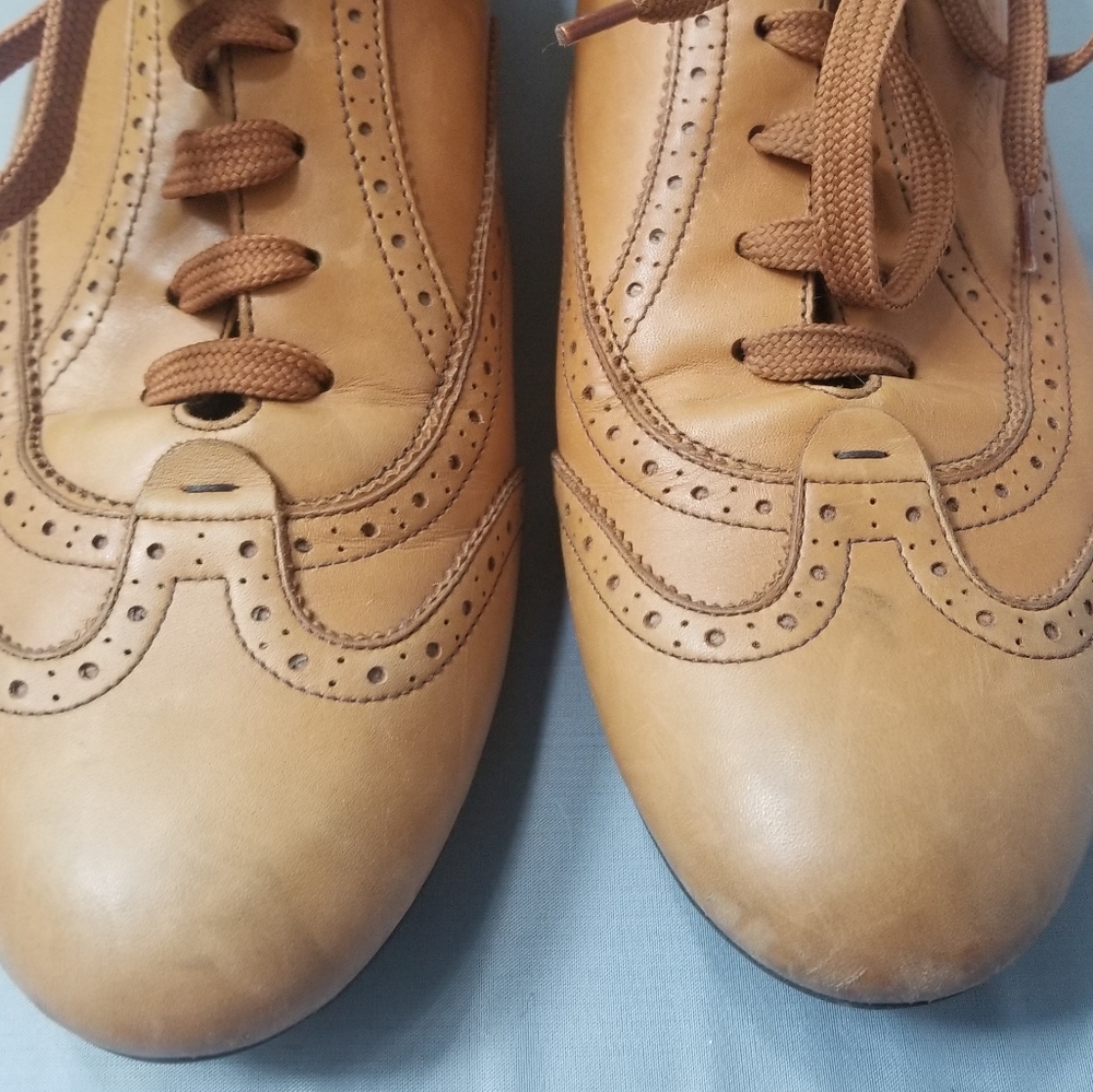 Louis Vuitton tan leather sneaker - Picture 5 of 7